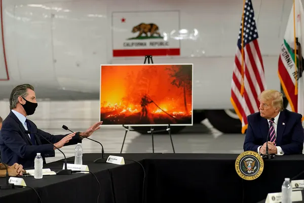 Donald Trump, orman yangınlarının sürdüğü California'yı ziyaret etti - 1