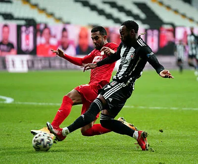 Beşiktaş üç attı üç aldı: Kartal adım adım zirveye