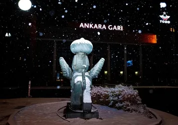 Ankara beyaza büründü! Kar yağışı gece saatlerinde etkili oldu