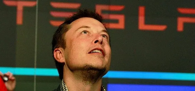 Elon Musk tarih verdi! İnsan beynini bilgisayara bağlayacak