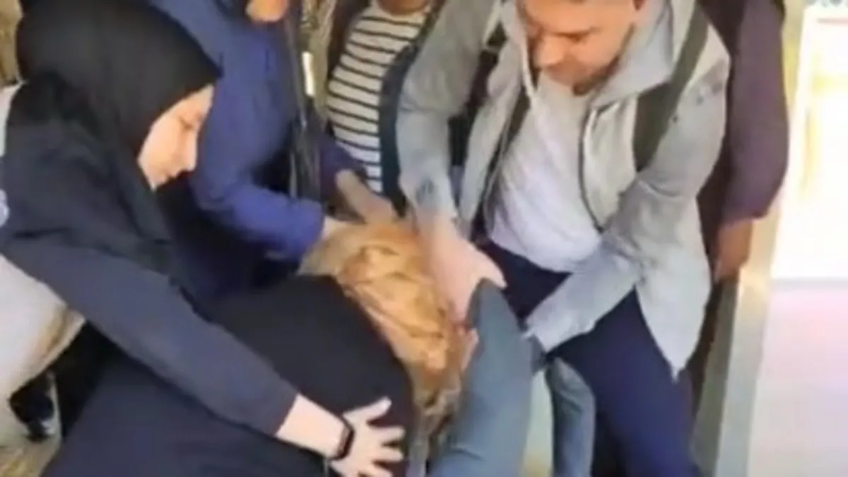 Bayrampaşa'da metroda saç saça baş başa kavga