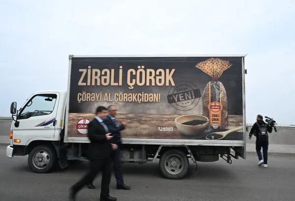 Azerbaycan’ın Karabağ’daki Ermenilere gönderdiği insani yardım yola çıktı