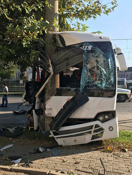 Bursa'da işçi servisi elektrik direğine çarptı: 2 ölü, 16 yaralı - 2