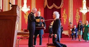 Queen’in gitaristi Brian May’a Sir unvanı