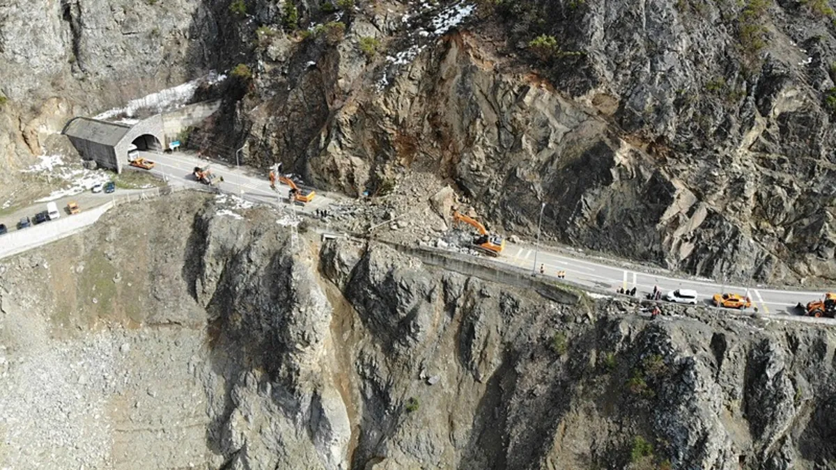 Gümüşhane-Giresun kara yolu ulaşıma açıldı
