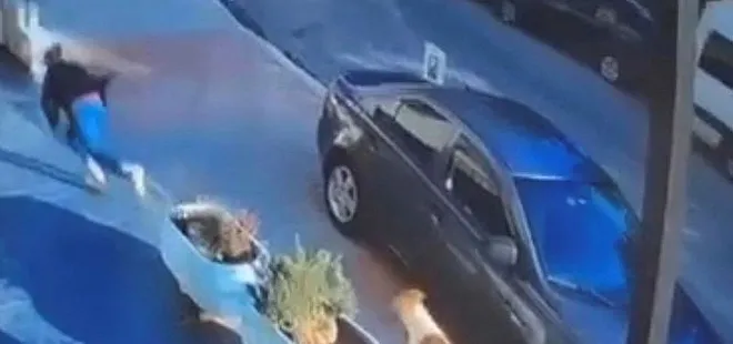 Beylikdüzü'nde dehşet anları! İşe giderken köpekler saldırdı! O anlar kamerada