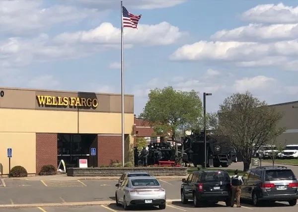 SON DAKİKA | ABD’nin Minnesota eyaletindeki Wells Fargo bankasında rehine krizi - 1
