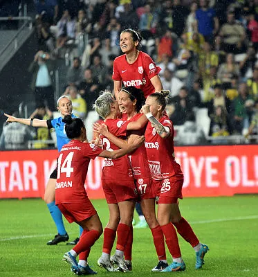 Kadınlar Süper Ligi’nde ABB FOMGET, Fenerbahçe’yi yenerek şampiyon oldu!