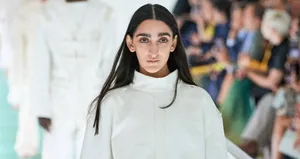 Moda markasının yüzü Azerbaycan’a saldırdı!