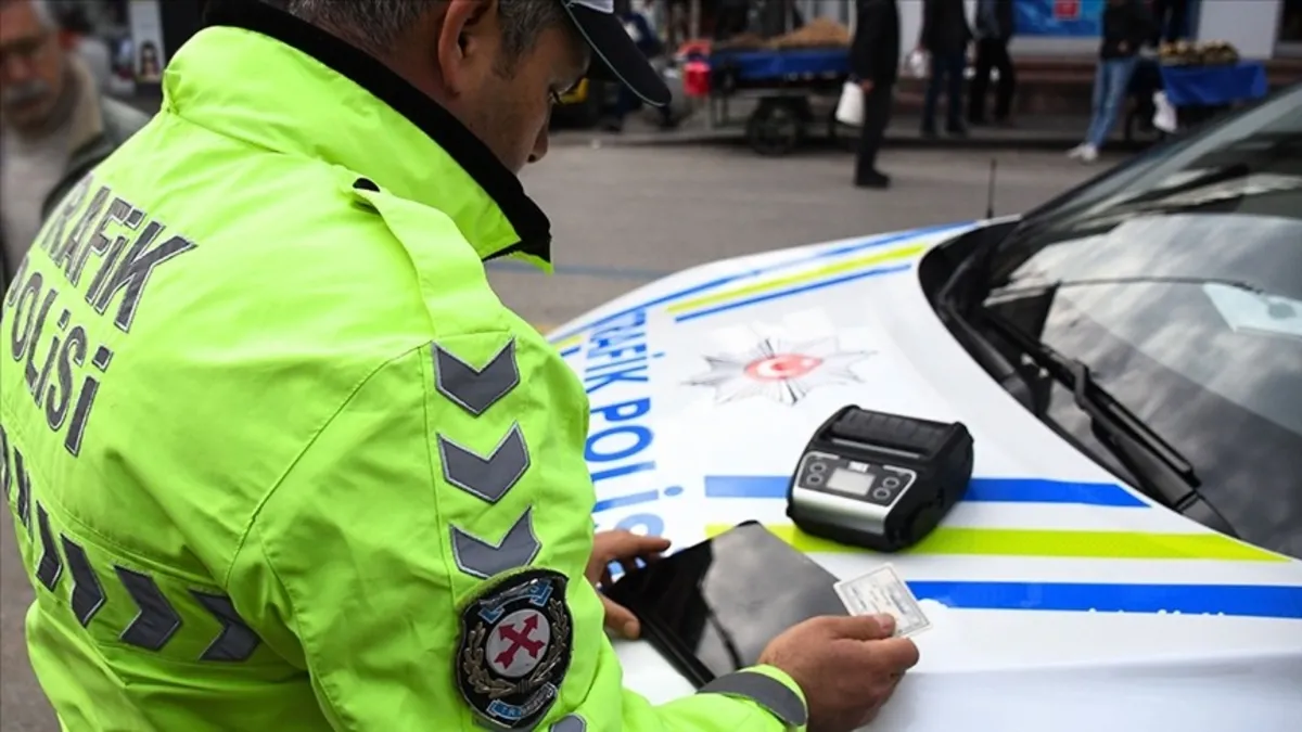 Trafik güvenliğini tehlikeye atmıştı! 15 Temmuz Şehitler Köprüsü'nde o motosikletliye ceza yağdı