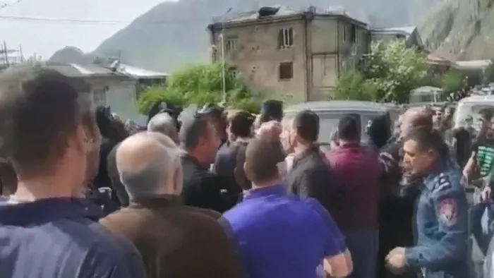 Son dakika: Ermenistan Başbakanı Paşinyan’a öfke dinmiyor: Defol, burada işin yok - 2