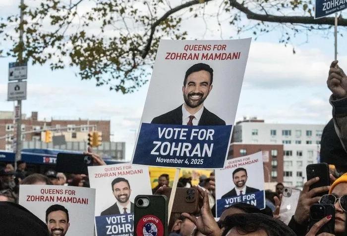 Zohran Mamdani'nin destekçileri New York sokaklarında (AFP)