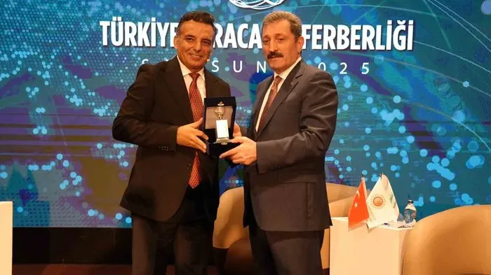 Takvim Gazetesi Genel Yayın Yönetmeni Faruk Erdem, Samsun Valisi Orhan Tavlı (Foto: ahaber.com.tr)