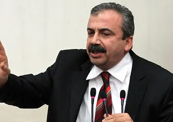 Sırrı Süreyya Önder cezaevine teslim oldu