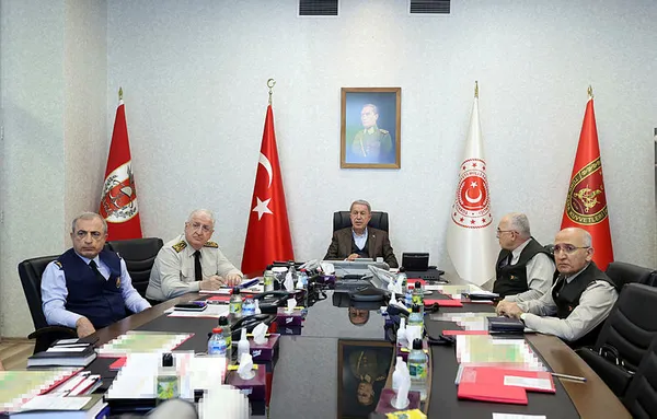 Son dakika: Pençe-Kilit Harekatı'nda üç askerimiz şehit! Bakan Akar Ankara'ya döndü - 1