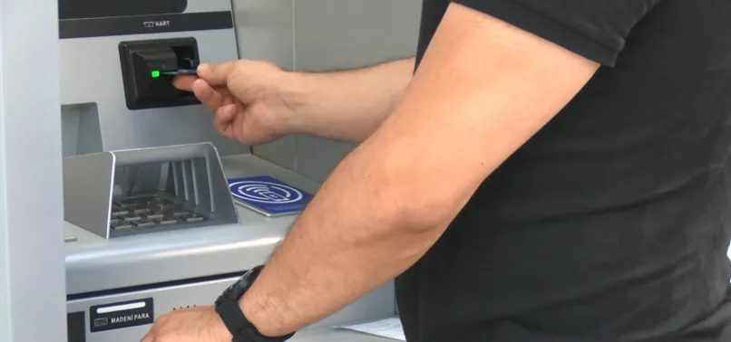 ATM'ye para yatırmaya gitti 18 bin TL buldu