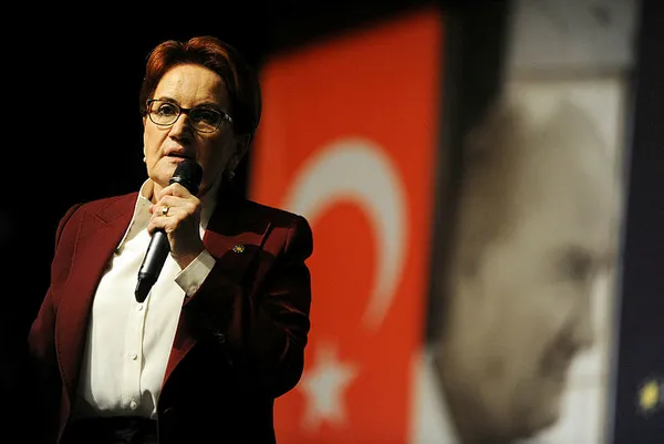 meral-aksenerden-chpye-dem-gondermesi-pkklilar-ile-el-sikisanlarin-ellerini-biraktik-1704547207666.jpg Meral Akşener’den CHP’ye “DEM” göndermesi: PKK’lılar ile el sıkışanların ellerini bıraktık! - 7