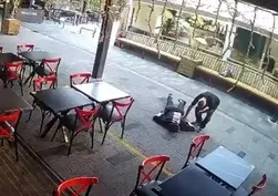 Muğla'da vicdansızlığın böylesi! Bayılan gencin cebine göz dikti