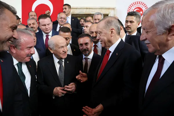 son-dakika-mhp-genel-baskani-devlet-bahceliden-manisada-aday-belli-karar-net-mitingi-bahceliden-onemli-aciklam-1666536565036.jpg