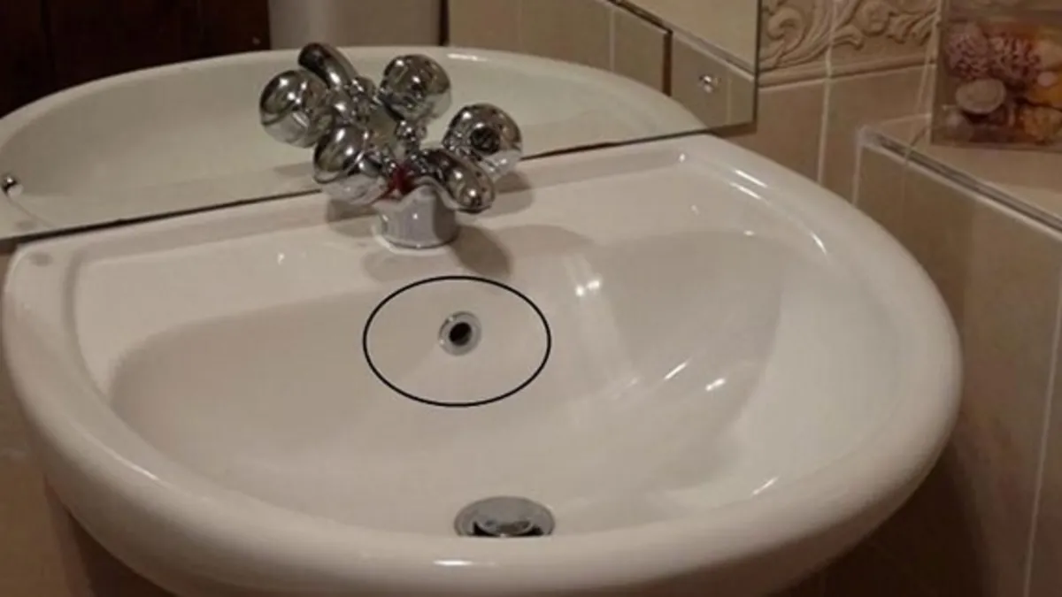 Lavabodaki Taşma Sorununa Kesin Çözüm: Musluğun Altındaki O Deliğe Dikkat Edin!