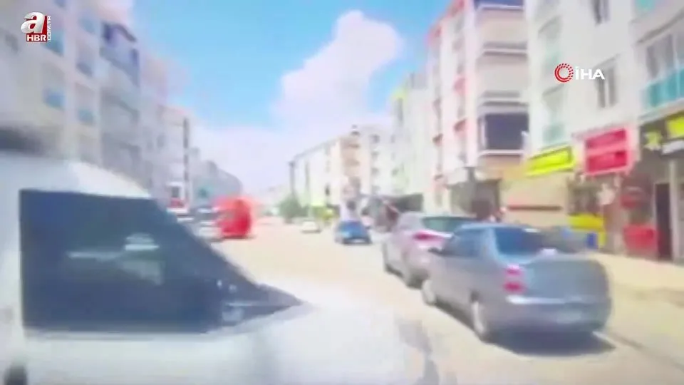 Ankara’da iki otomobilin çarpıştığı kaza kamerada