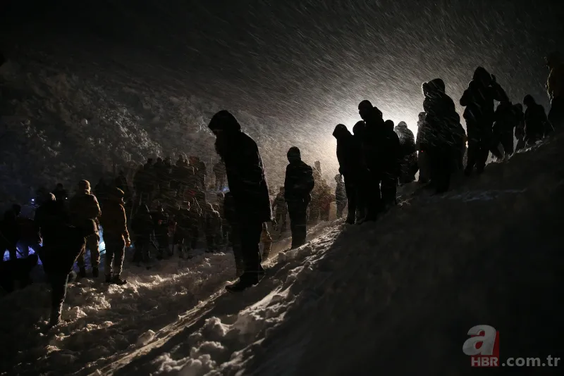 Son dakika: Van'da minibüsün üzerine çığ düştü! Olay yerinden ilk görüntüler... 2