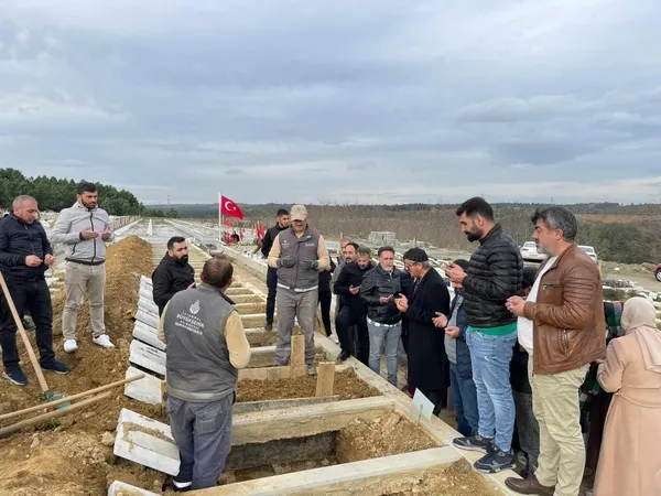 istanbulda-kan-donduran-olay-2-yasindaki-cocuk-5-kattan-dusup-oldu-1670851498873.jpg İstanbul’da kan donduran olay! 2 yaşındaki çocuk 5. kattan düşüp öldü - 3
