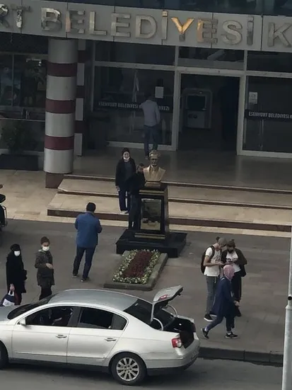 CHP'li belediyeler heykelden vazgeçemiyor! Esenyurt Belediyesi halkın parasını heykele harcadı - 1