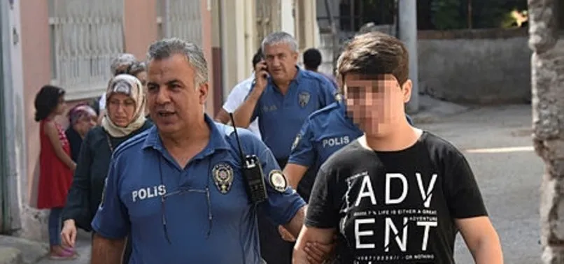 Annesiyle kavga eden babasını bıçakladı