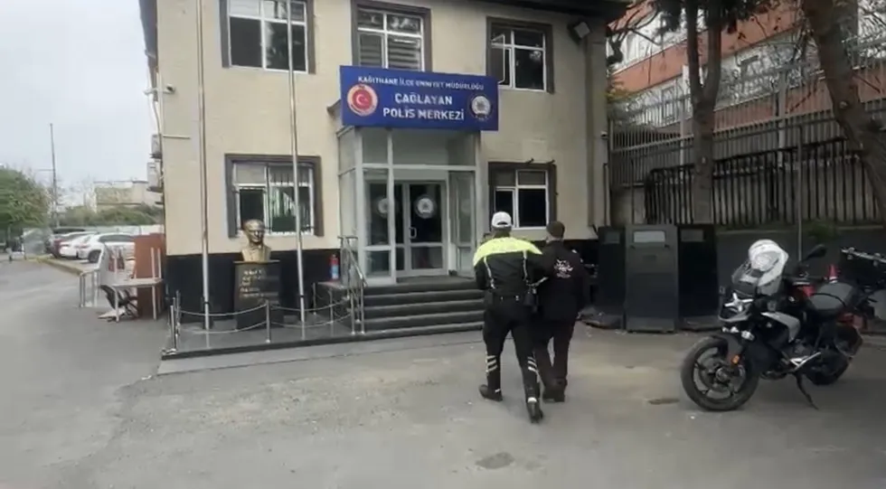 Kağıthane'de düğün konvoyunda motosikletle trafiği kapatıp patinaj çekti; 136 bin lira ceza kesildi - 2