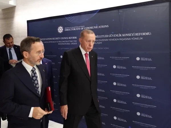 baskan-erdogan-abdde-faaliyet-gosteren-dusunce-kurulusu-temsilcileriyle-gorustu-1695073922410.jfif Başkan Erdoğan ABD'de faaliyet gösteren düşünce kuruluşu temsilcileriyle görüştü - 4