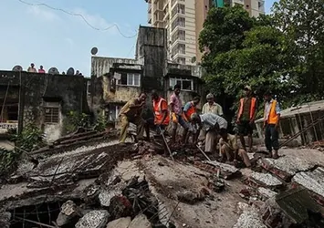 Hindistan’da otel çöktü: Ölü ve yaralılar var