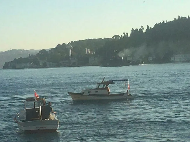 2 Rus askeri gemisi peş peşe İstanbul Boğazı’ndan geçti