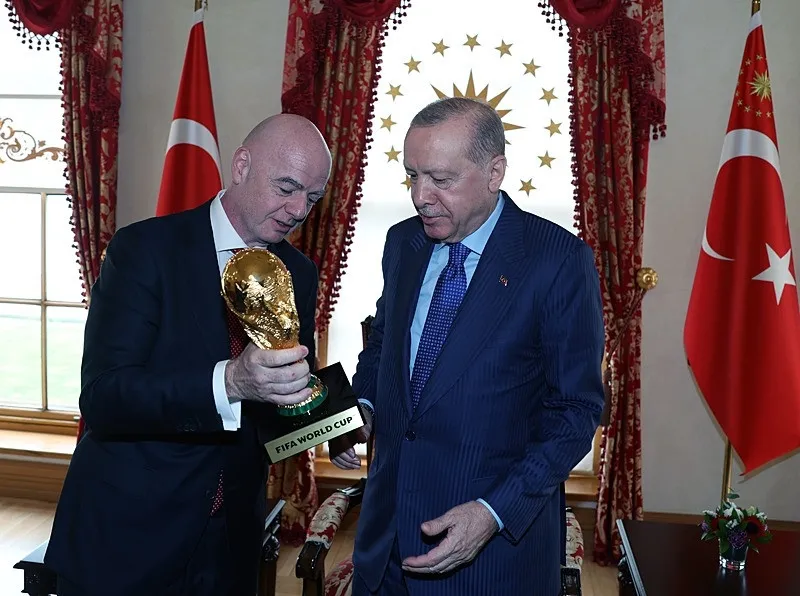 baskan-erdogan-fifa-baskani-infantinoyu-kabul-etti-1775827895858.jpeg (Foto: AA)
