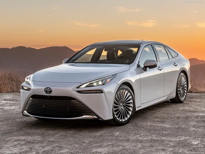 Toyota Mirai Guinness dünya rekorunu kırdı! Bakın bir depoyla kaç bin km gitti...