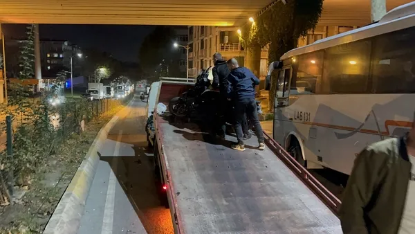 1666245942825.jpg Bayrampaşa'da feci kaza! Motosikletin çarptığı kadın midibüsün altında ezildi - 2
