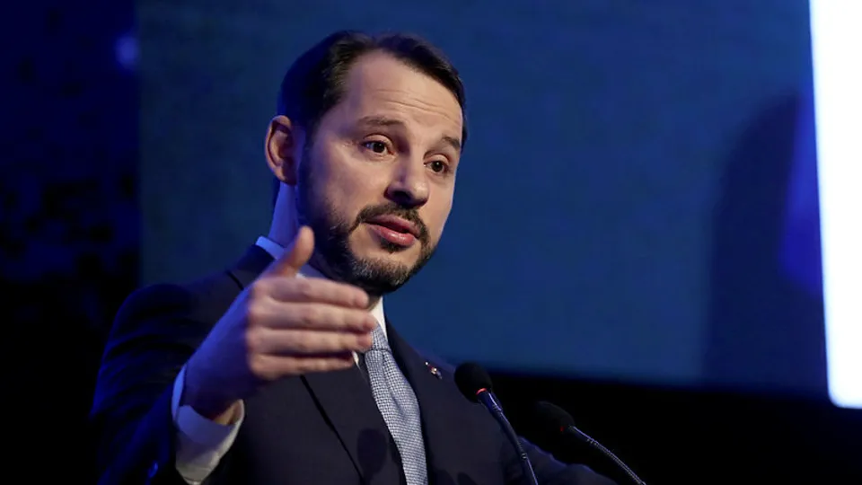 Bakan Berat Albayrak ekonomistlerle bir araya geldi! Önemli mesajlar...