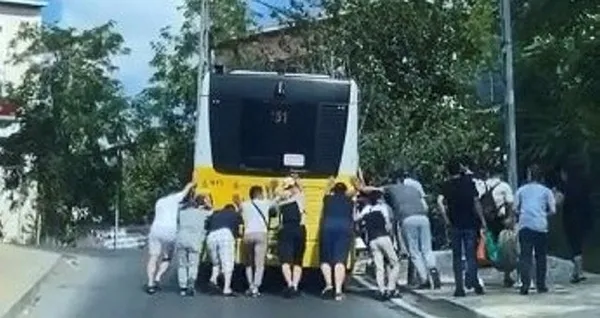 1630878153091.jpg CHP'li İstanbul Büyükşehir Belediyesi Sözcüsü Murat Ongun'un A Haber'i hedef alan paylaşımına ilişkin gerçek ortaya çıktı: Hurdaya ayrıldı denilen otobüsler CHP'ye devredildiğinde çalışıyordu - 3
