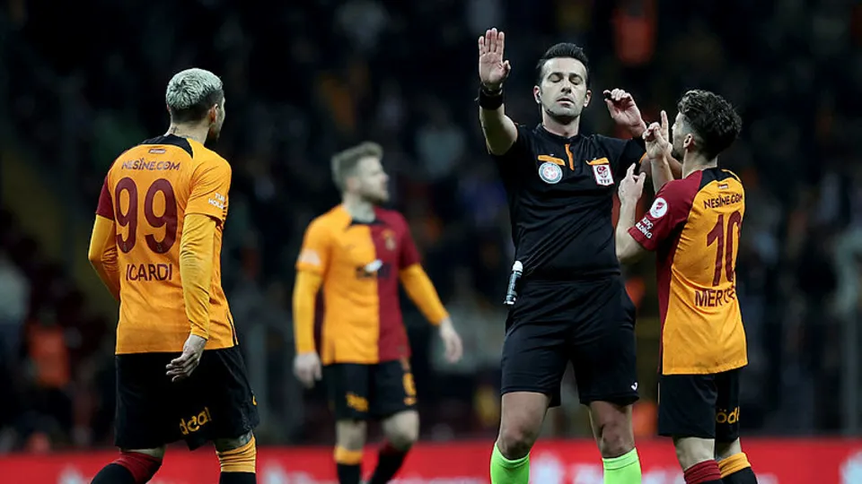 Olaylı Galatasaray Başakşehir maçı! ZTK'da nefes kesen maçta büyük gerginlik: Operasyon yaptı