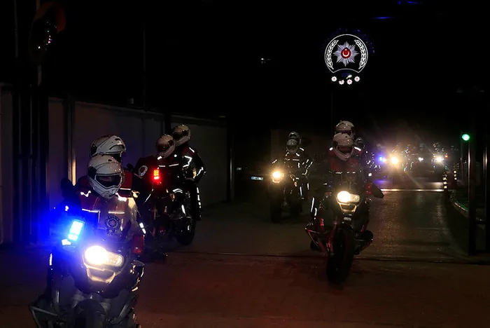 Adana merkezli 13 ilde oto hırsızlık şebekesine operasyon: 49 gözaltı kararı