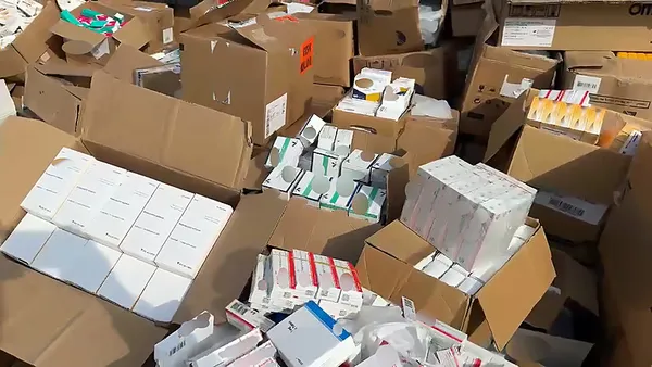 Adana'da akılalmaz olay! Devlet hastanelerine ait 35 bin kutu ilaç bakkaldan çıktı - 2