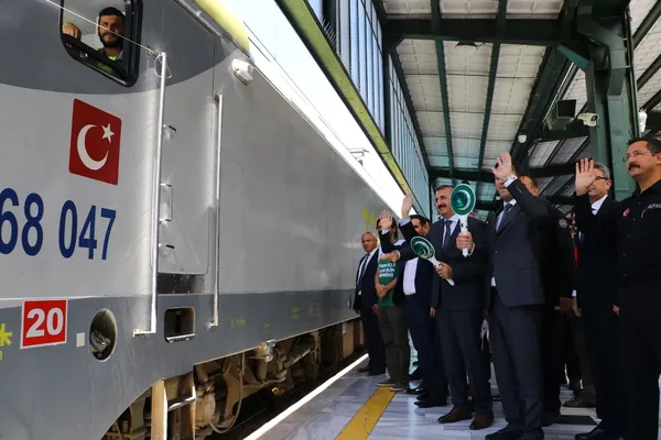 Pakistan’a insani yardım malzemesi gönderildi