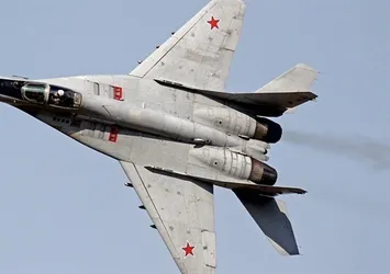 Ülkede büyük şok! Savaş uçağı düştü