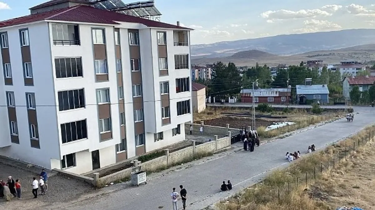 Erzurum'da feci olay 2 yaşındaki çocuk metrelerce yüksekteki balkondan düştü