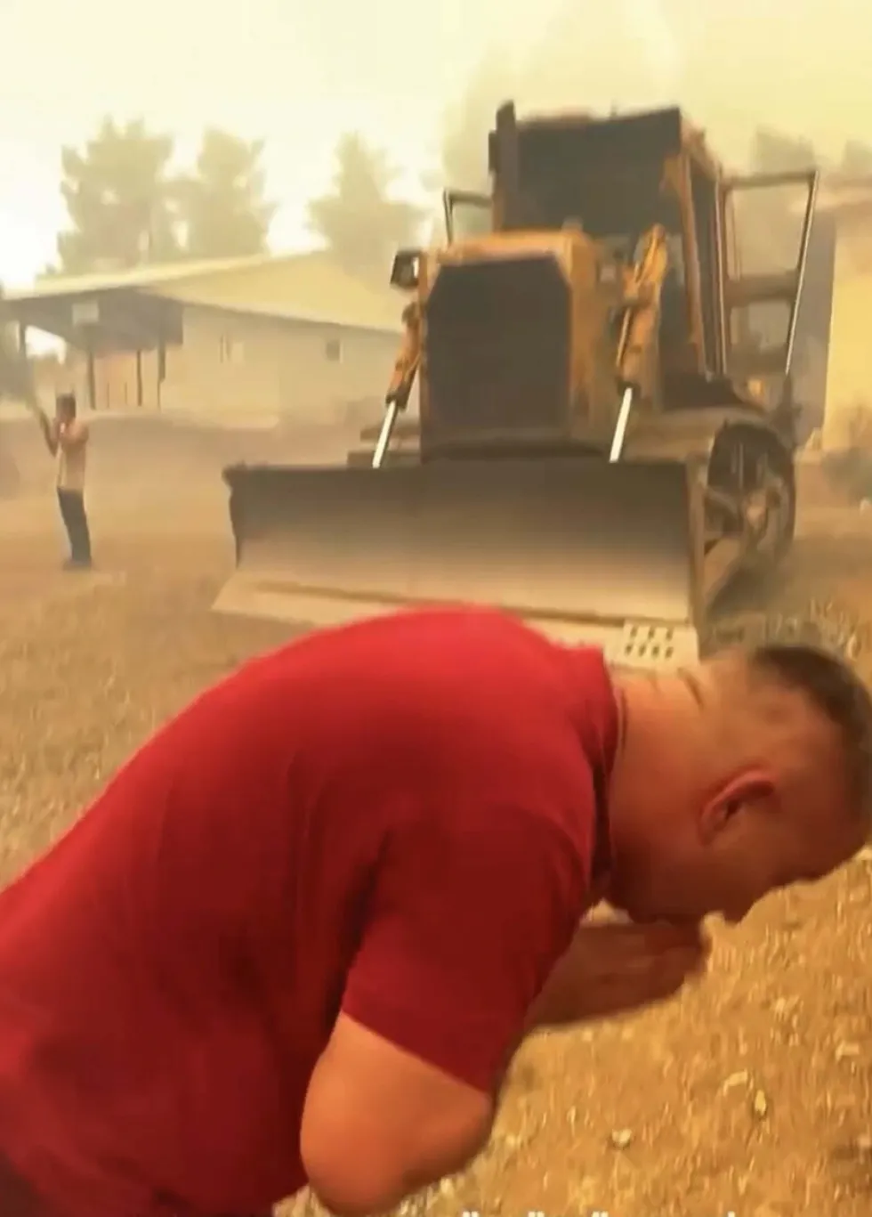 Fedakâr dozer operatöründen Muğla'daki orman yangınında alevlere set: 'Çık oradan' uyarılarına rağmen görevini bırakmadı - 7