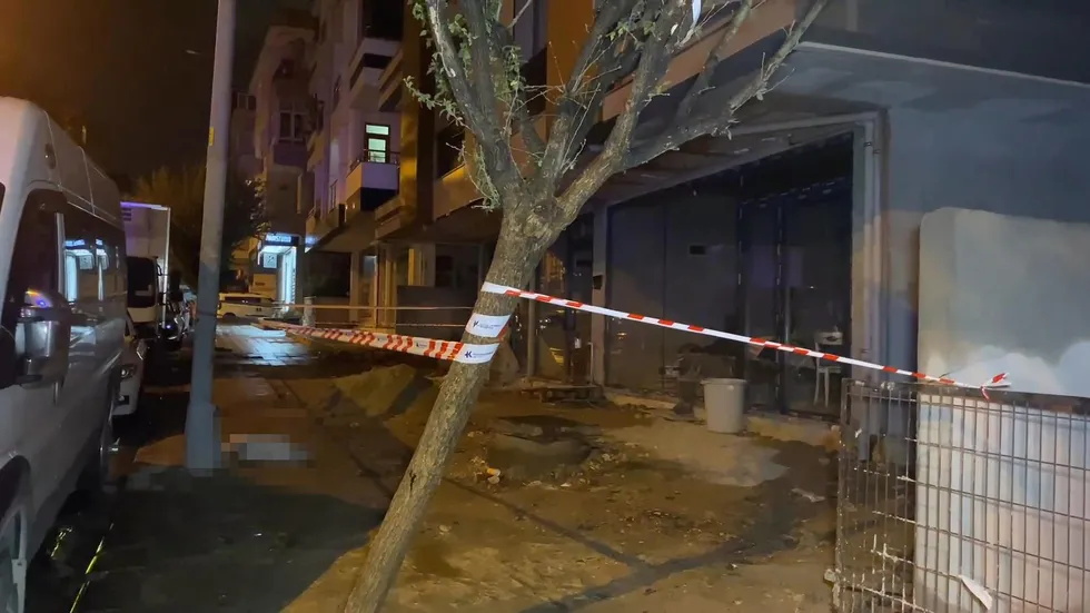kucukcekmecede-elektrik-faciasi-kopek-oldu-sahibi-yaralandi-1790721182591.jpg Küçükçekmece’de elektrik faciası! Köpek öldü, sahibi yaralandı - 1