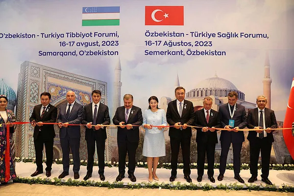 saglik-bakani-fahrettin-koca-duyurdu-turkiye-ile-ozbekistan-arasinda-10-maddelik-kritik-anlasma-1692199526121.jpg Sağlık Bakanı Fahrettin Koca duyurdu! Türkiye ile Özbekistan arasında 10 maddelik kritik anlaşma - 1