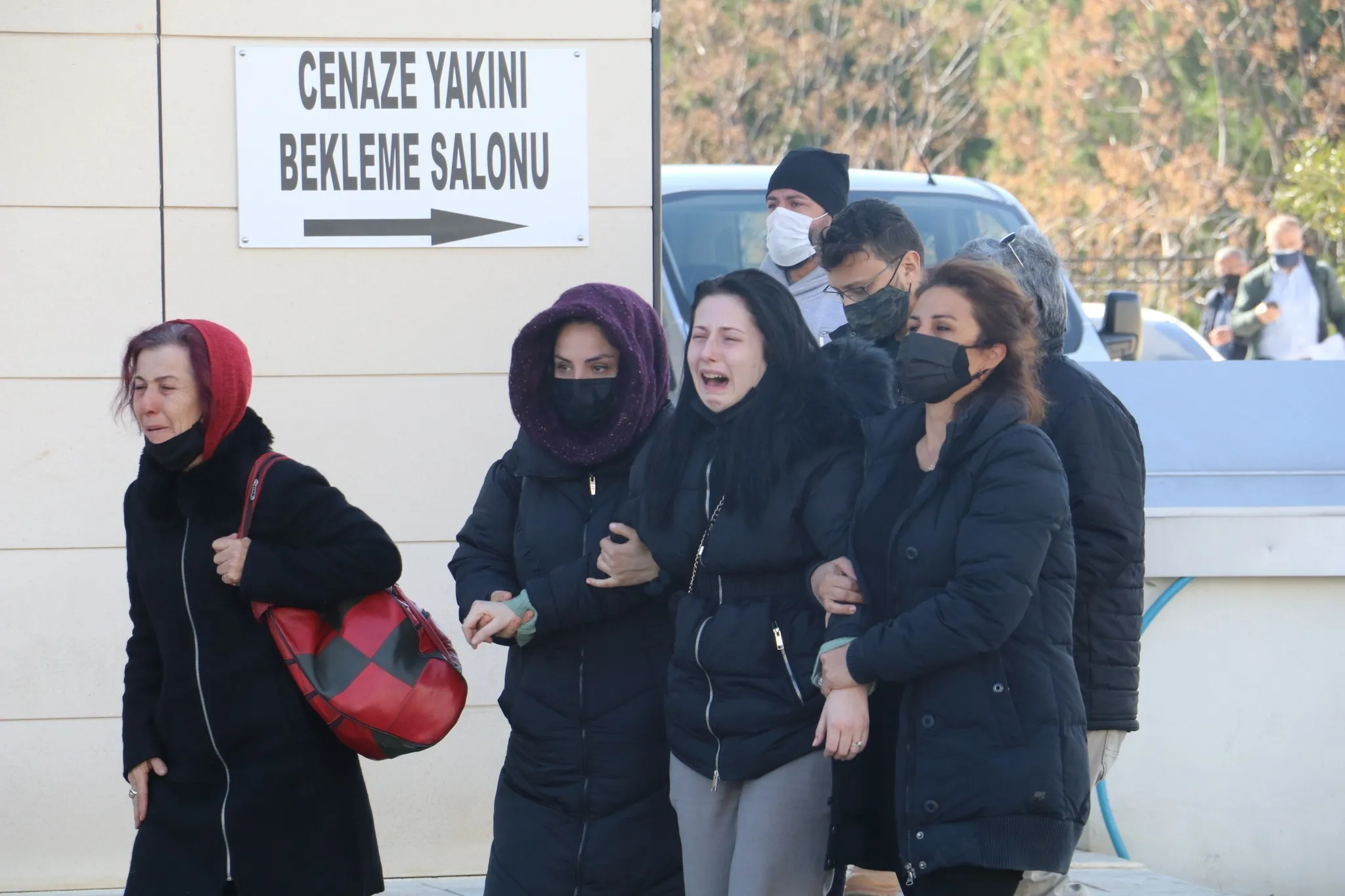 Antalya'da kocasının öldürdüğü Gamze Kaçar Bozkurt'un kardeşinin feryatları yürek dağladı