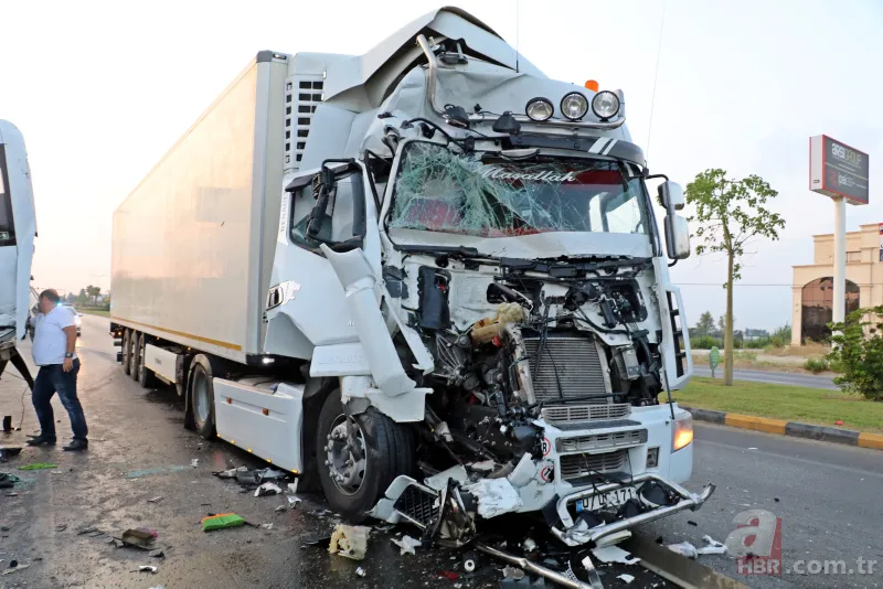 Antalya'da Rus turistleri taşıyan midibüse TIR çarptı: Çok sayıda yaralı 9