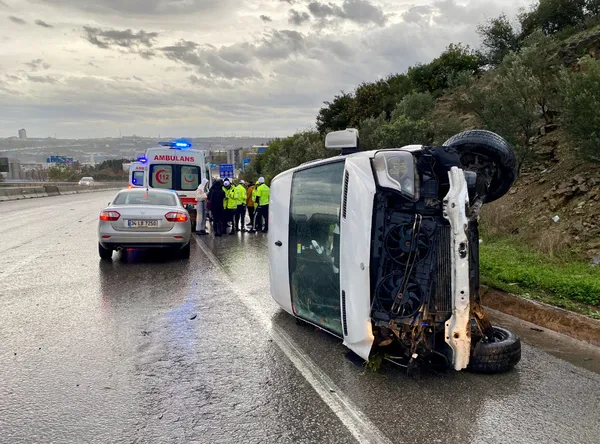 kocaelide-feci-kaza-isci-servisi-devrildi-cok-sayida-yarali-1701239103313.jpg Kocaeli'de feci kaza! İşçi servisi devrildi: Çok sayıda yaralı - 1